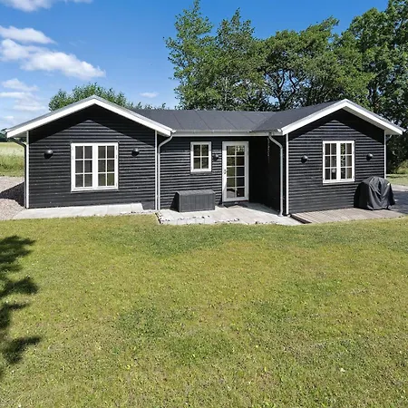With Lillebaelt As Neighbour And A View Over Fields * Haderslev